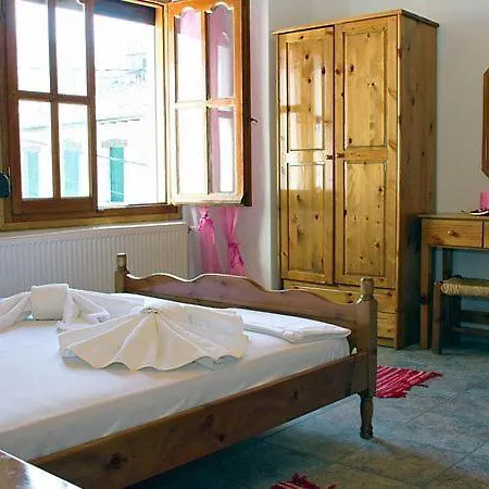 Guest house Rousis *