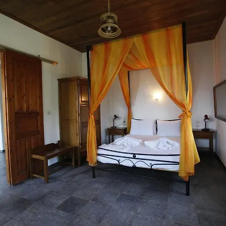 Guest house Rousis *